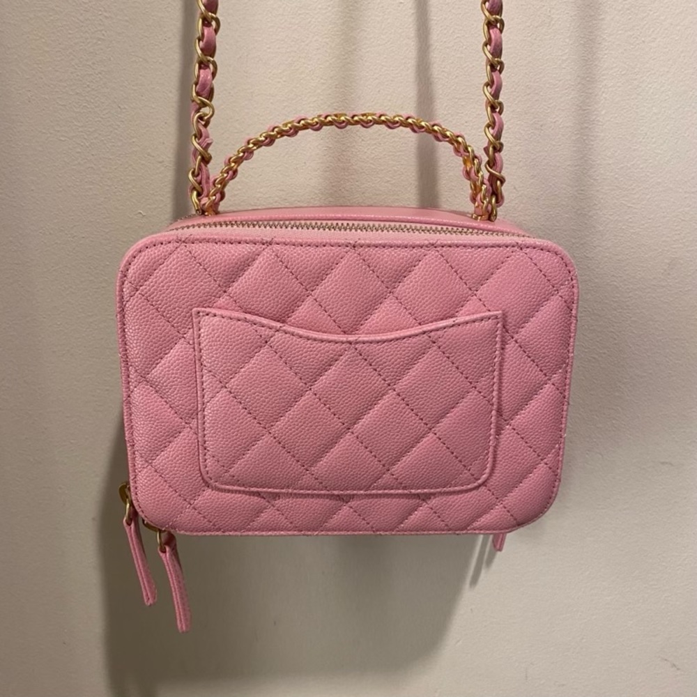 Brand new pink Chanel small vanity case from spring summer 2022 collection - Picture 4 of 7